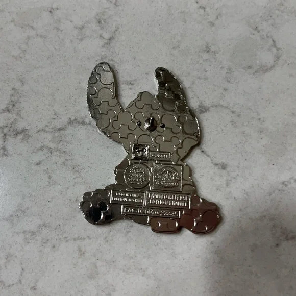 Disney Stitch with Milkshake from Stitch Snack Attack Pin Set (5/12) - Picture 2 of 2